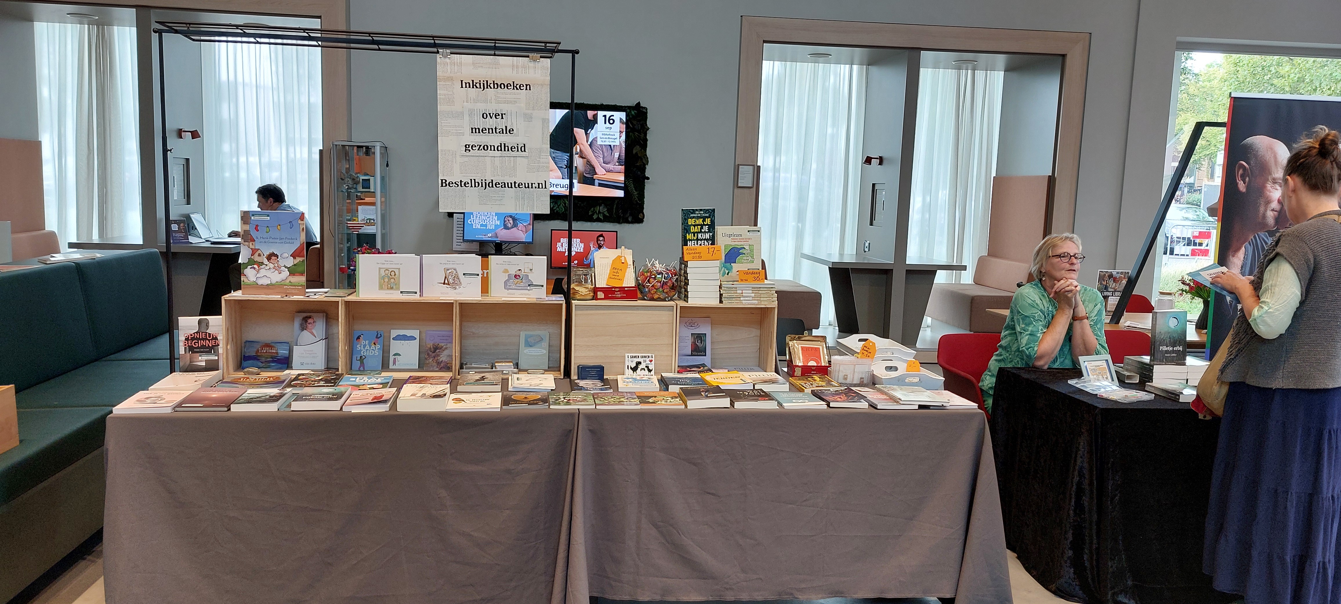 inkijktafel met boeken over mentale gezondheid