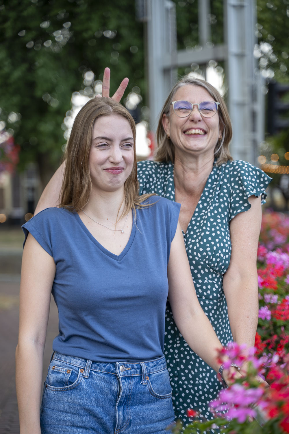 Loes en Nienke Vork van boekenplatform Bestelbijdeauteur.nl