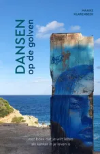 Bekijk deze Boekenkaft van boek Dansen op de golven van Maaike Hoogenboom-Klarenbeek