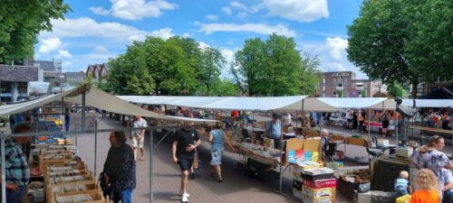 Bekijk deze foto van Boekenmarkt centrum Coevorden van 