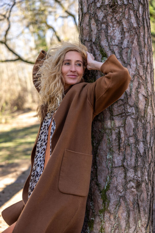 Bekijk deze Boekenkaft van boek Laat me van Vanja van Dijck