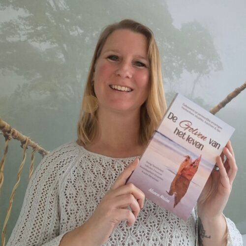 Bekijk deze Boekenkaft van boek De golven van het leven van Manon Neilen