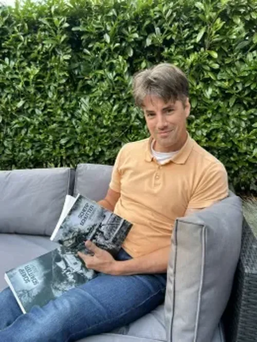 Bekijk deze Boekenkaft van boek De Jager van Maarten Bart de Jonge